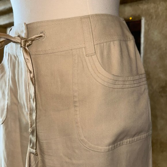 WHBM silky cargo pants with ribbon/satin trim NWOT - Picture 3 of 11